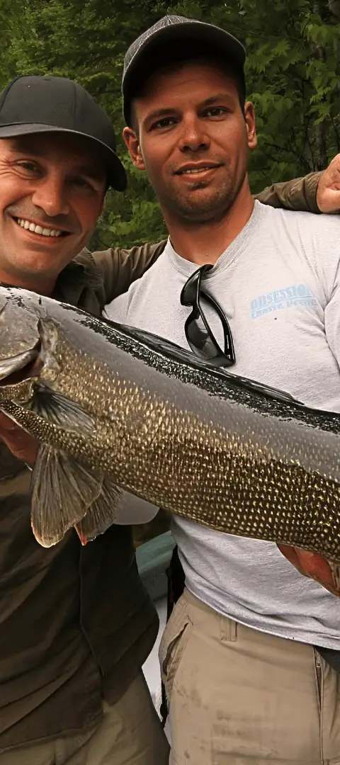 Sortie de pêche en chaloupe sur le lac chez Pavillon Richer, Outaouais, Québec