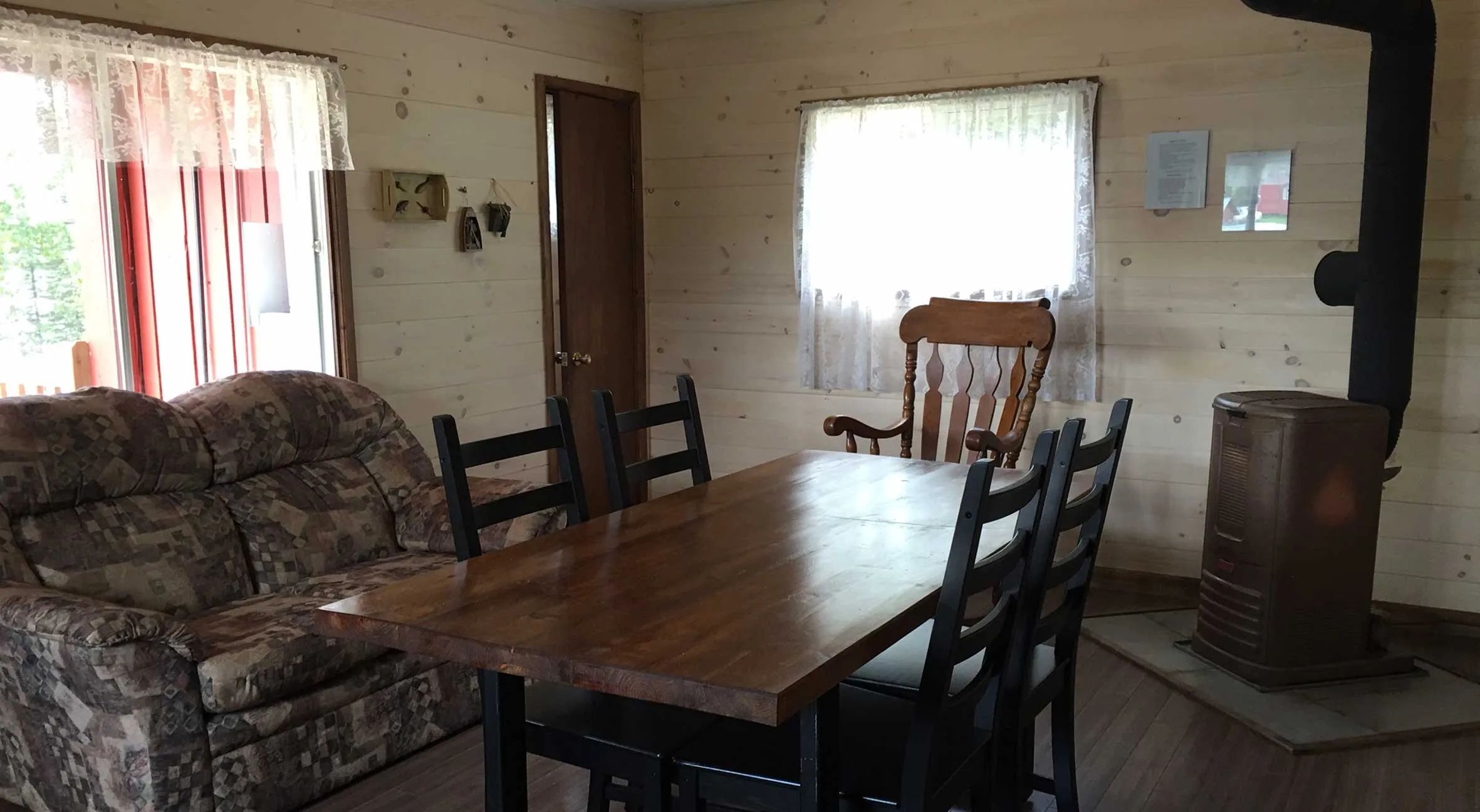 Chalets #1, #2 and #6 — Wapus Pavillon Lodge – Wapus Pavillon Lodge