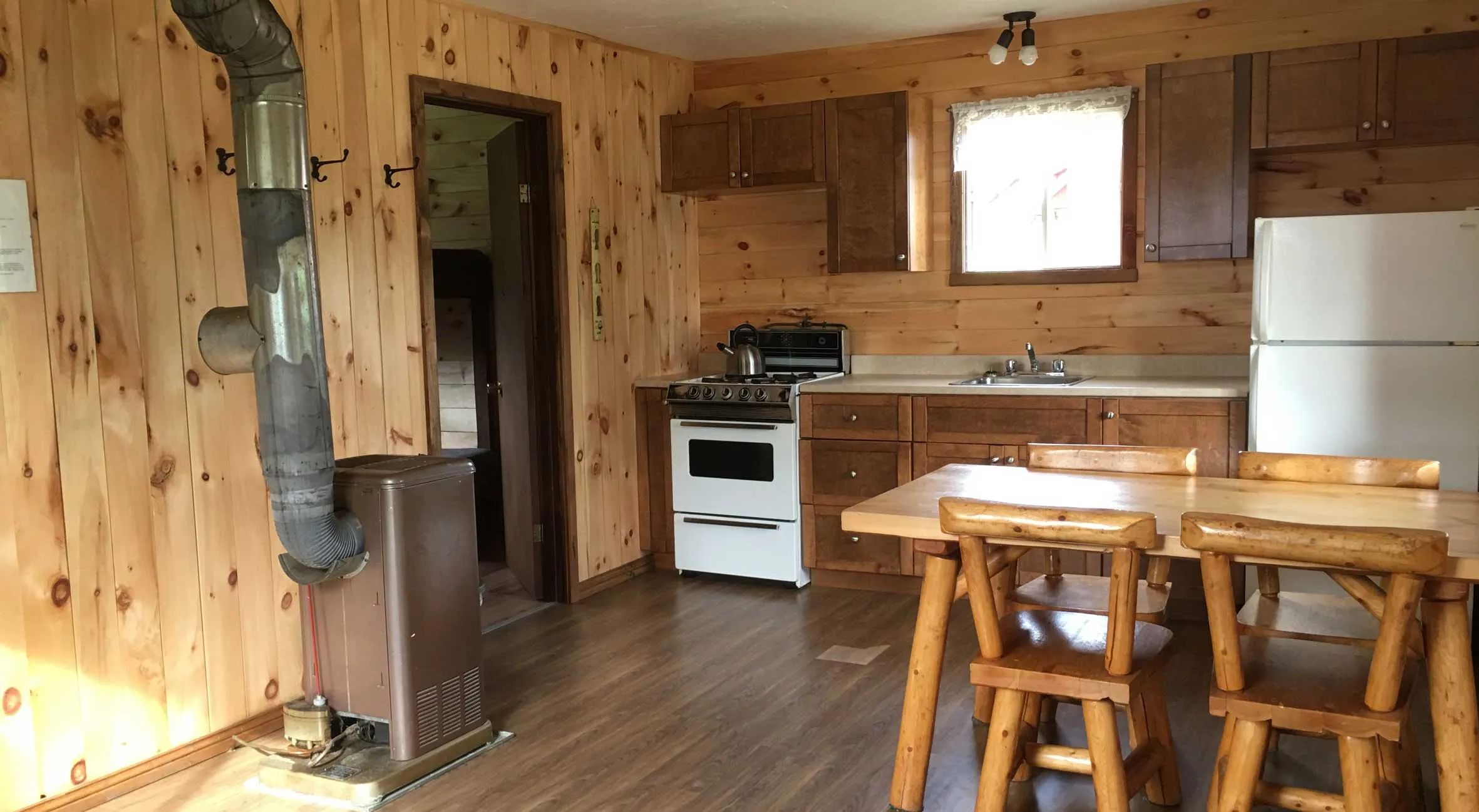 Chalets #3, #4, #5, #7 and #8 — Wapus Pavillon Lodge – Wapus Pavillon Lodge