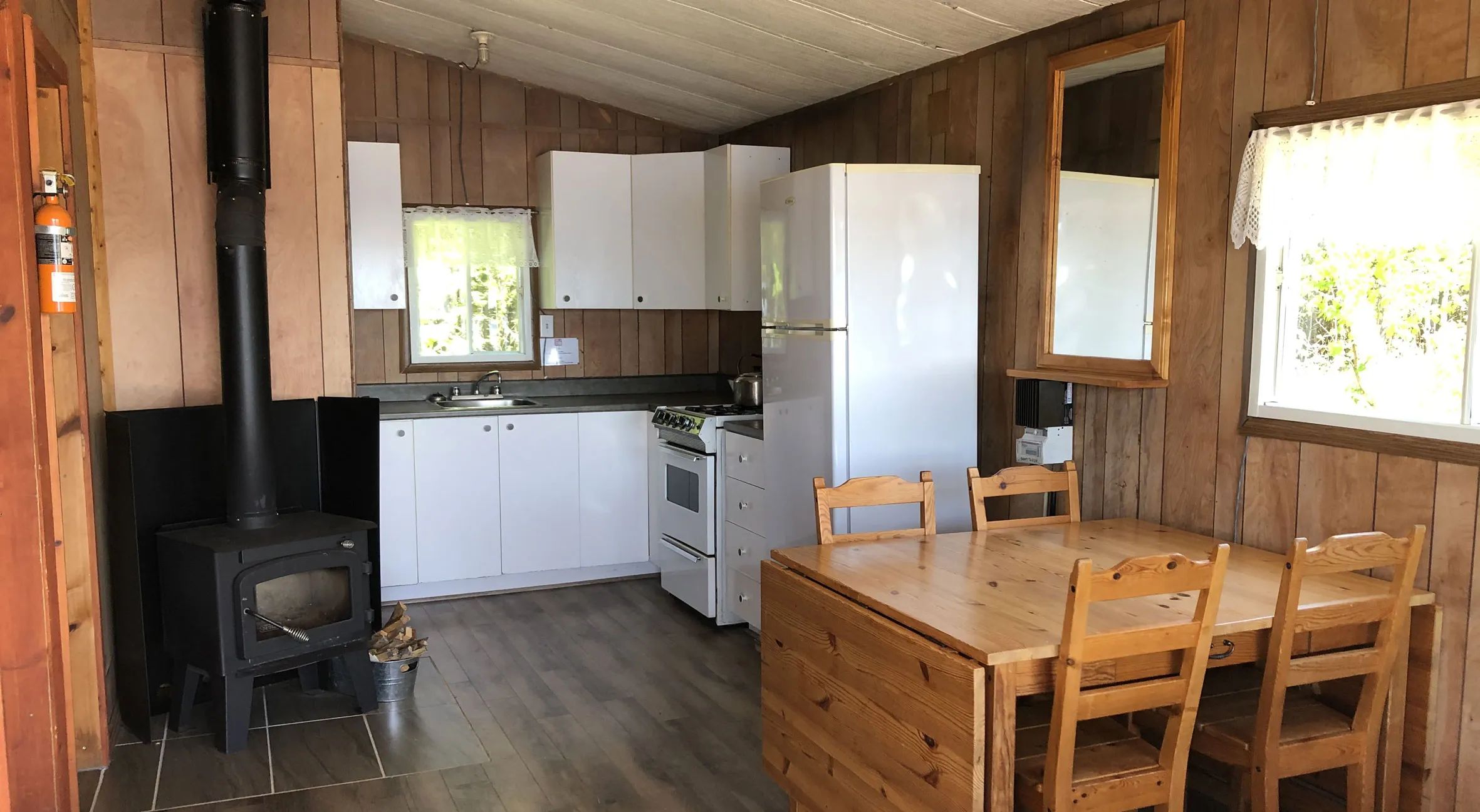 Cabin McArthur — Wapus Pavillon Lodge – Wapus Pavillon Lodge