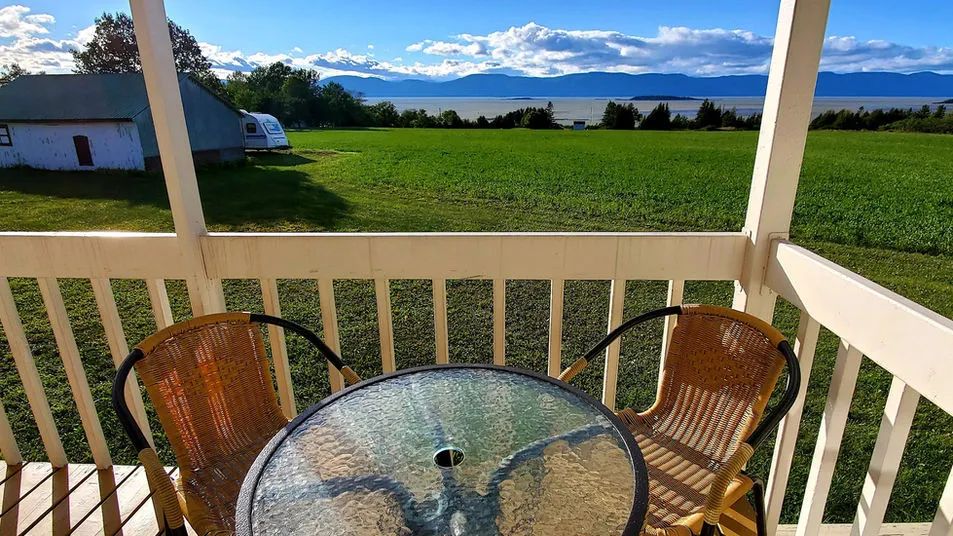 CHALET AU SOLEIL COUCHANT — Pourvoirie Anna V. Roy et Fils – Pourvoirie Anna V. Roy et Fils