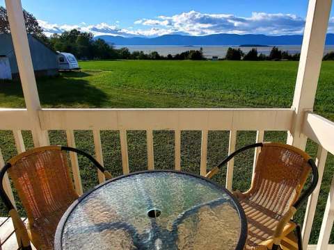 CHALET AU SOLEIL COUCHANT – Pourvoirie Anna V. Roy et Fils