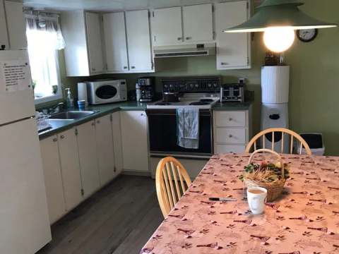 CHALET AU SOLEIL COUCHANT – Pourvoirie Anna V. Roy et Fils