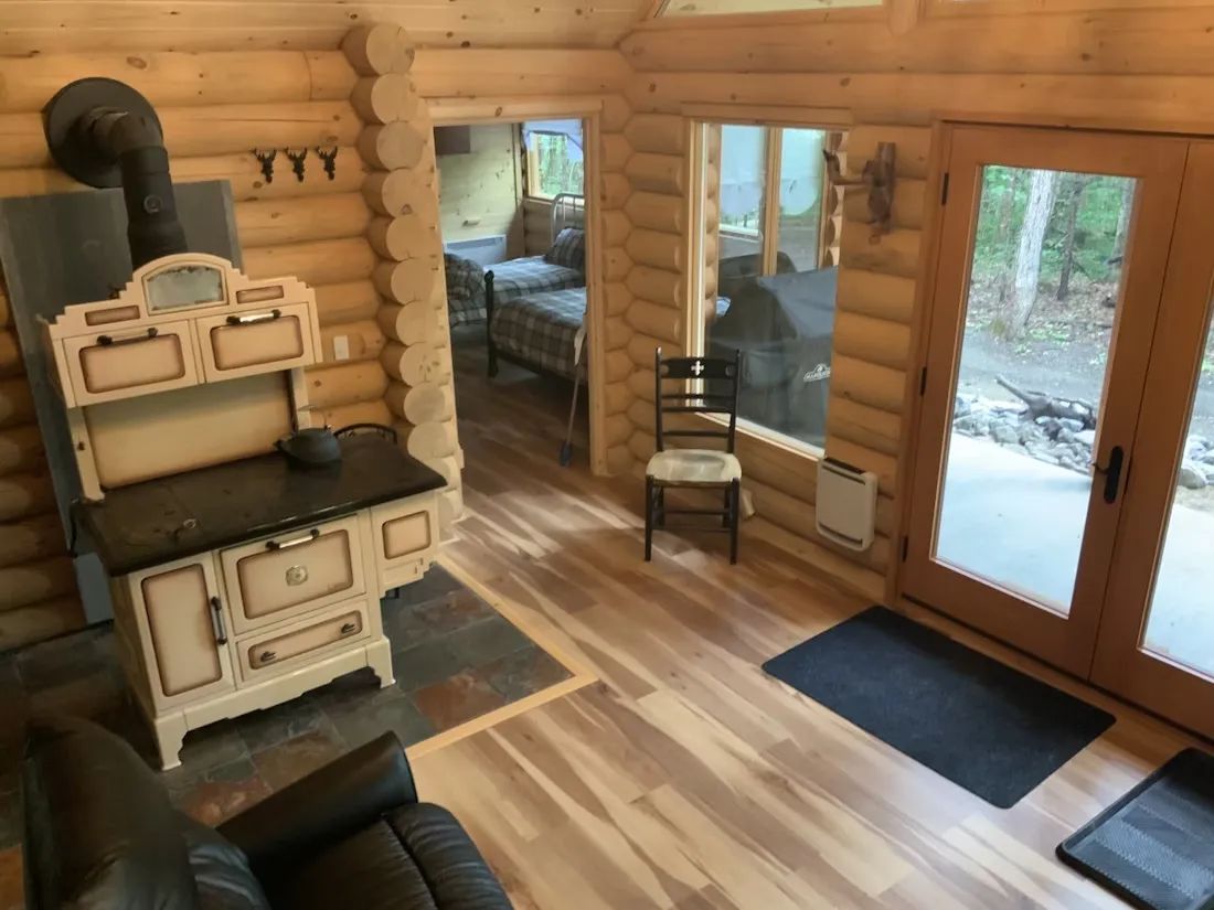 Chalet L'Amer — Pourvoirie Anna V. Roy et Fils – Pourvoirie Anna V. Roy et Fils