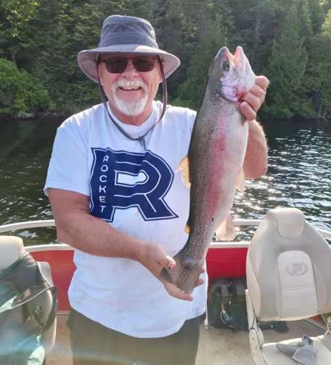 Récolte de pêche au camp chez Pourvoirie au Pays de Réal Massé, Lanaudière, Québec