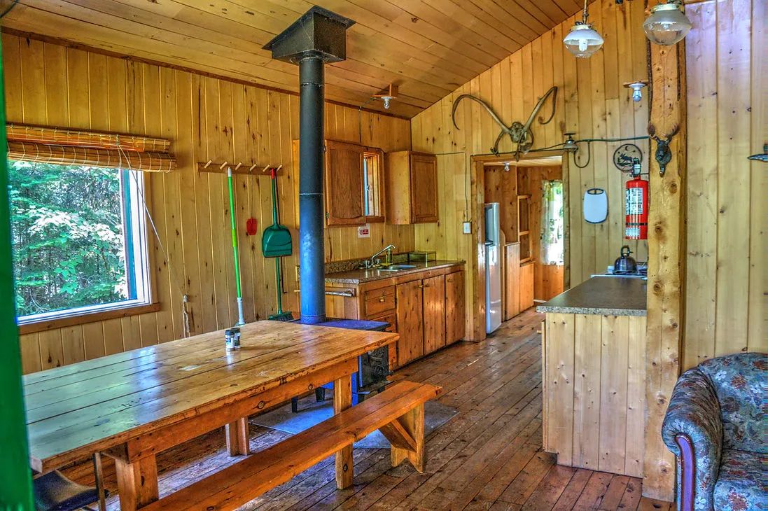 Chalet Soleil levant — Pourvoirie Ayapewa – Pourvoirie Ayapewa