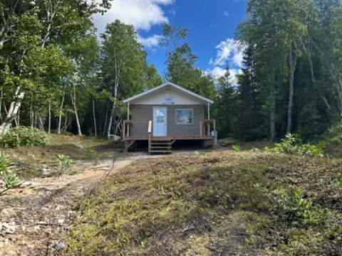 NOS 10 CHALETS DISPONIBLES – Pourvoirie Baie de l'Est