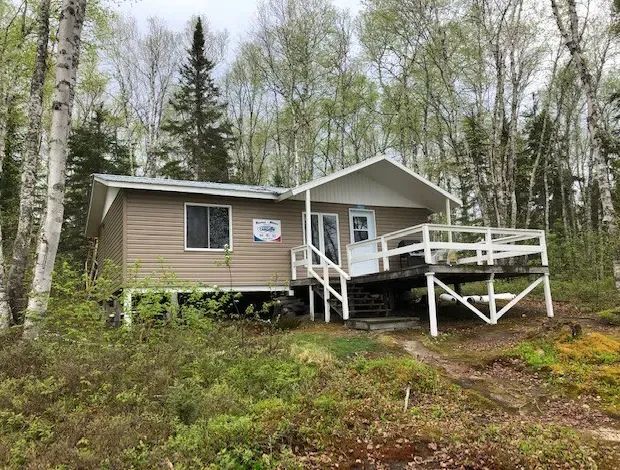 NOS 10 CHALETS DISPONIBLES – Pourvoirie Baie de l'Est