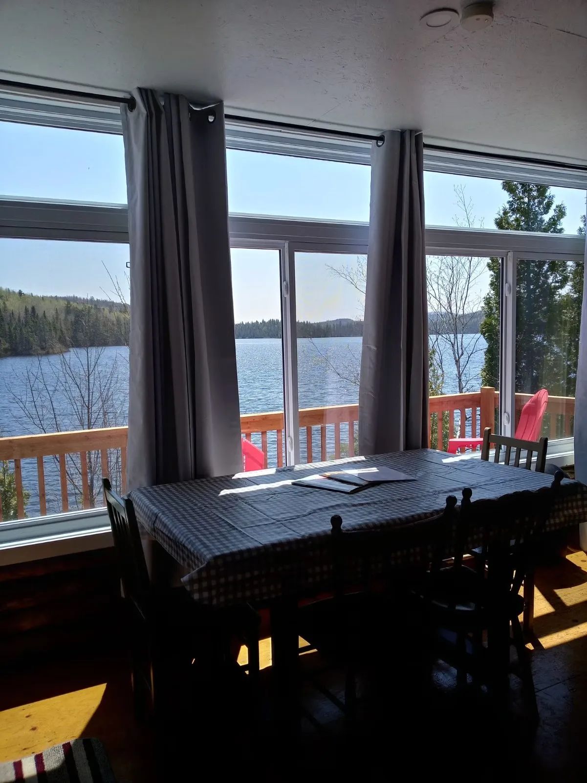 Chalet Le Castor — Pourvoirie Baie-Sainte-Catherine – Pourvoirie Baie-Sainte-Catherine