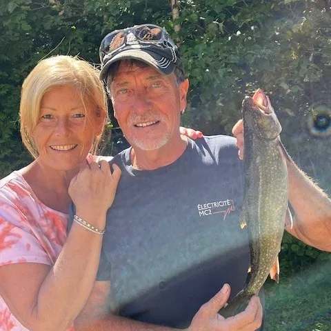 Pêche Truite moulac chez Pourvoirie Baie-Sainte-Catherine, Charlevoix, Québec — photo 3