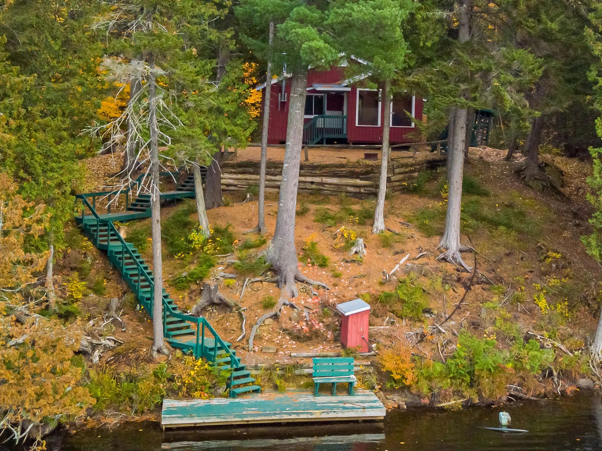 Cabin Classic Chalet #5 - Le Solitaire — Pourvoirie Baroux – Pourvoirie Baroux