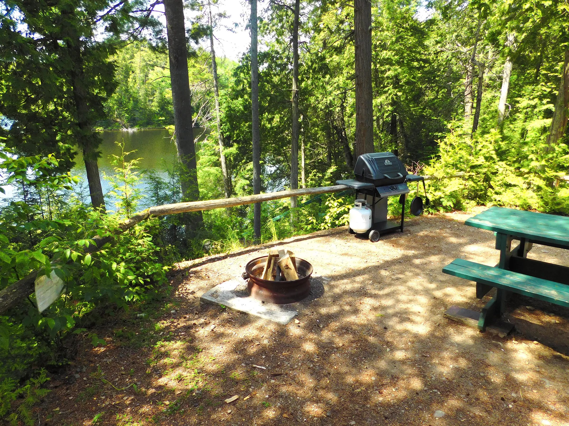 Cabin Classic Chalet #5 - Le Solitaire — Pourvoirie Baroux – Pourvoirie Baroux