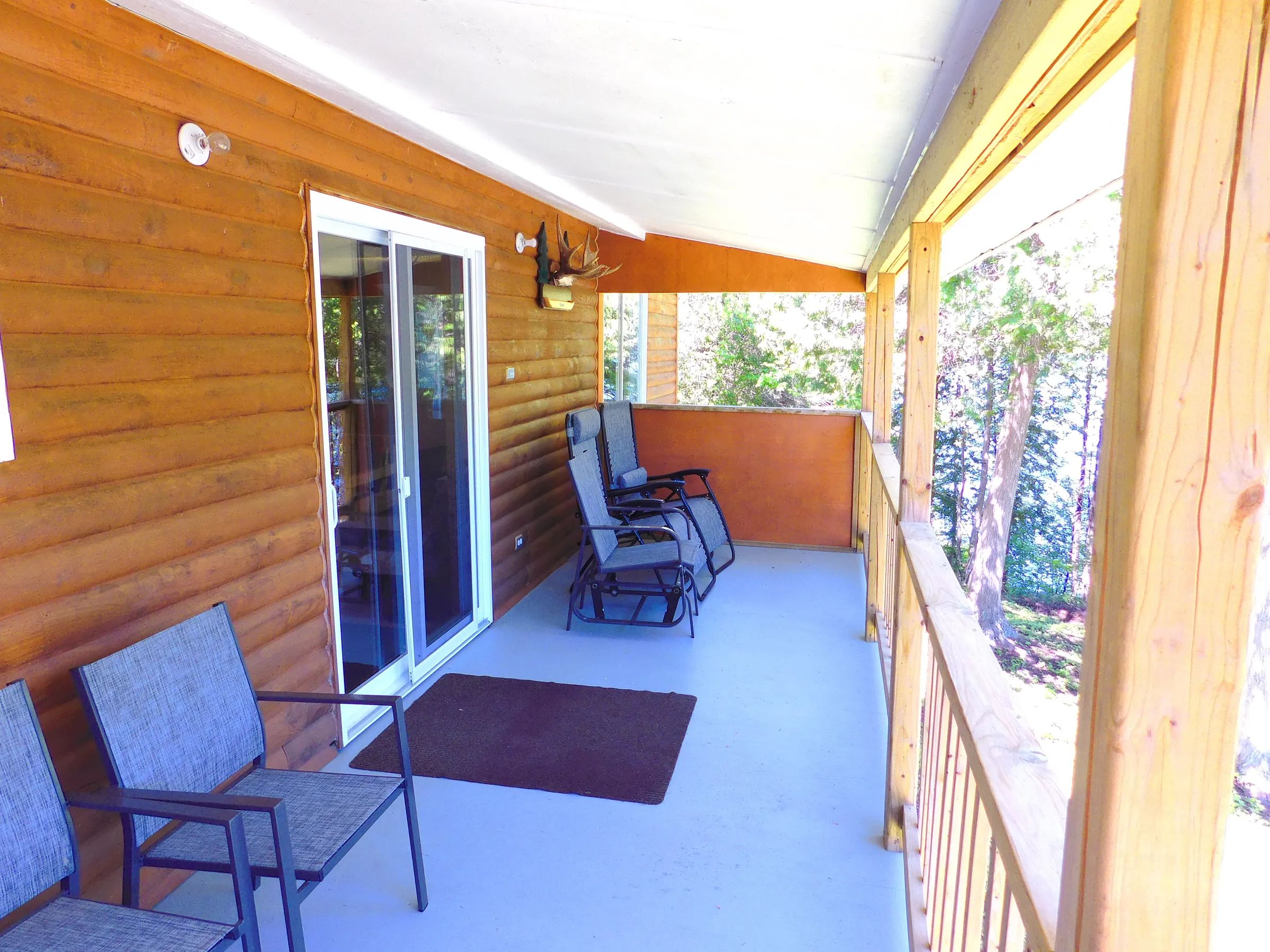 Cabin Superior Chalet #1 — Pourvoirie Baroux – Pourvoirie Baroux