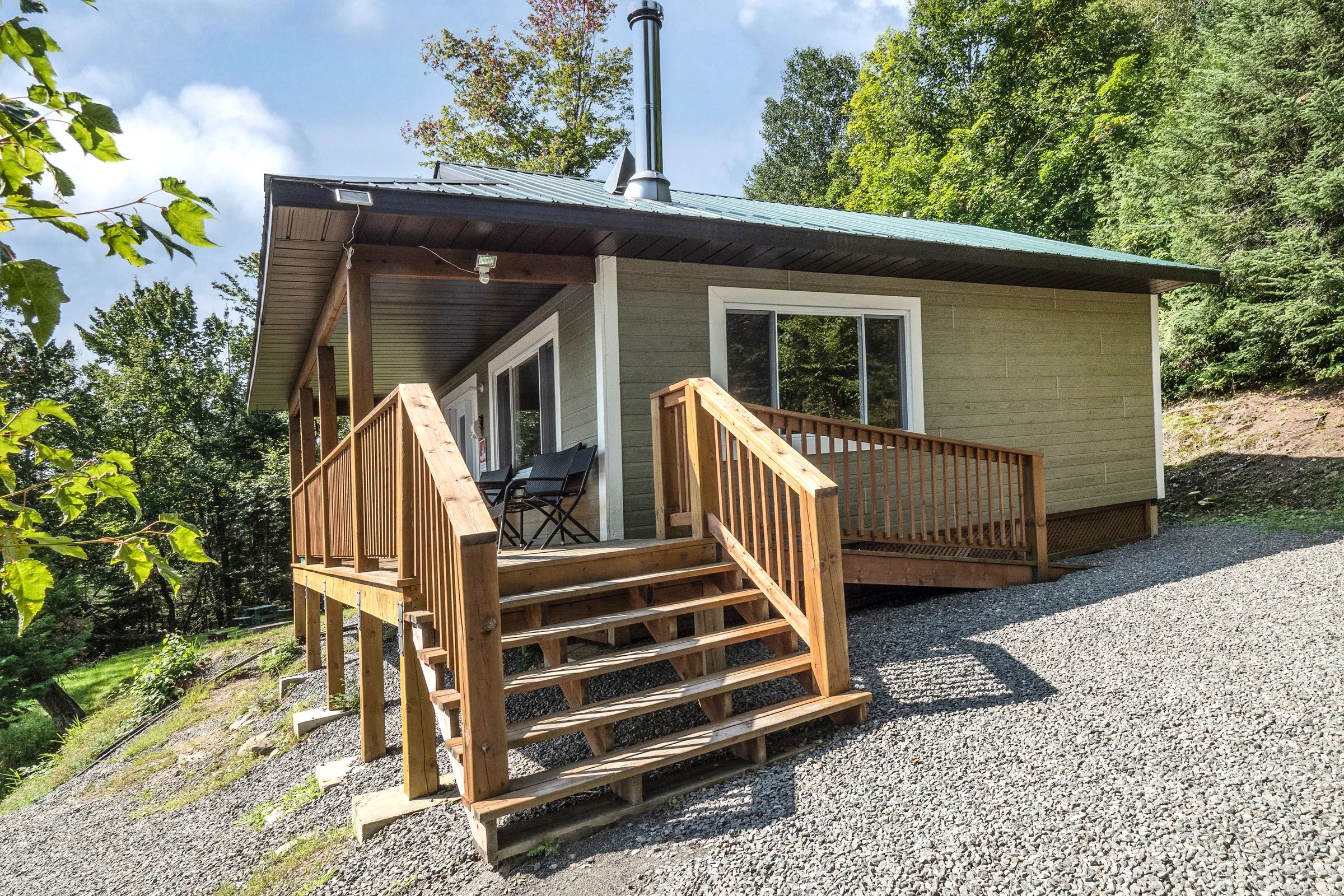 Superior Cabin # 8 – Pourvoirie Baroux