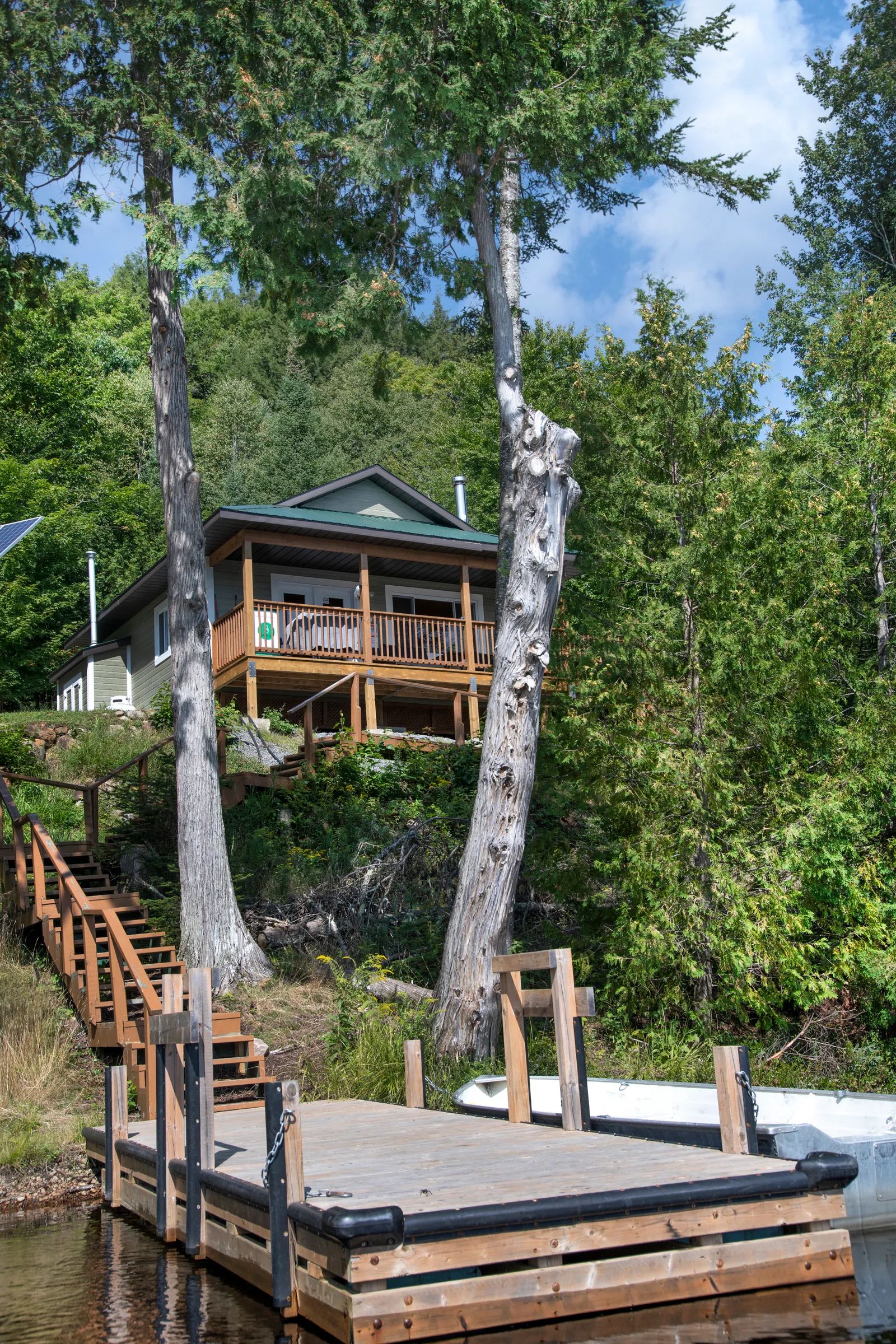 Superior Cabin # 8 — Pourvoirie Baroux – Pourvoirie Baroux