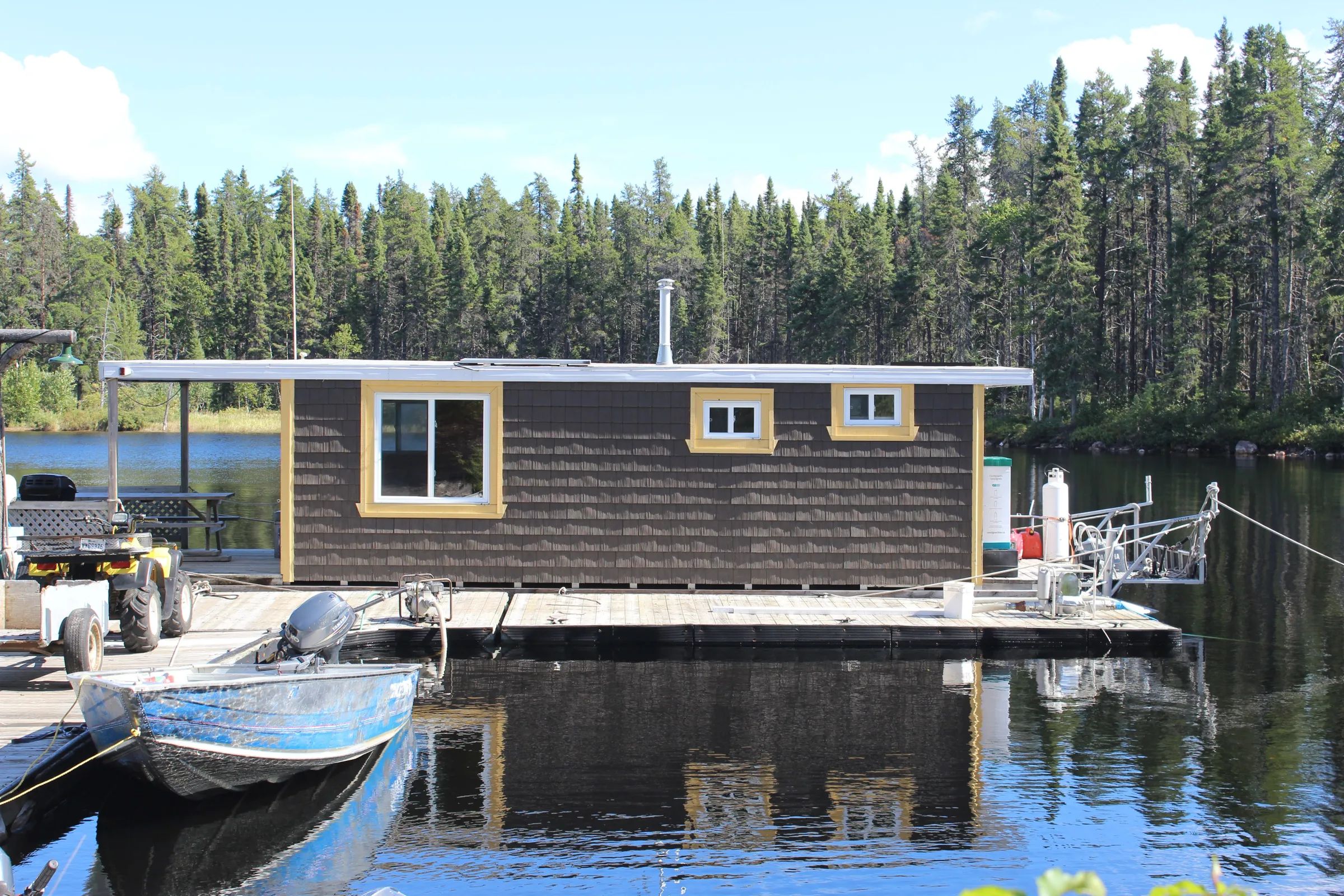 Bateau-maison LE ANOUK — Pourvoirie du Barrage Gouin et du Magnan – Pourvoirie du Barrage Gouin et du Magnan