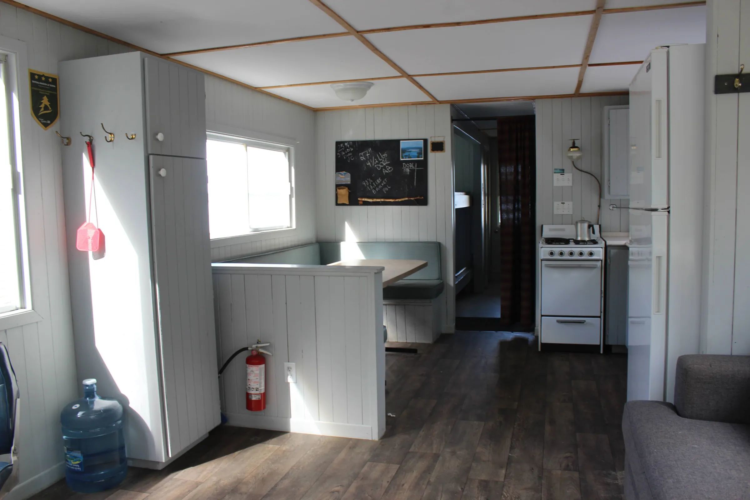 Bateau-maison LE SONIA — Pourvoirie du Barrage Gouin et du Magnan – Pourvoirie du Barrage Gouin et du Magnan