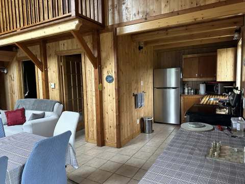 View of the open concept area featuring the equipped kitchen and living space of Chalet Boreal.