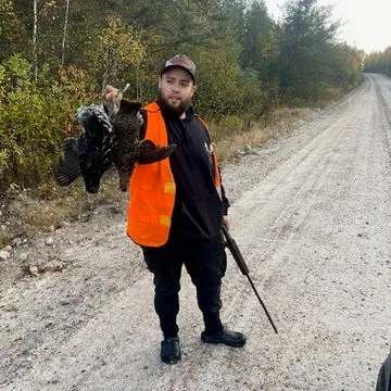 Souvenir photo at Pourvoirie Blue Walleye Outpost, Abitibi-Témiscamingue, Quebec — photo 2