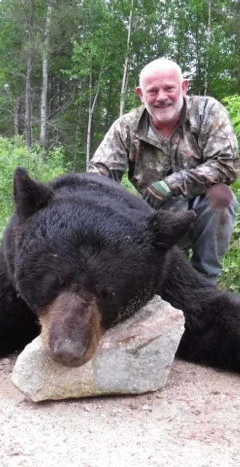 Hunting Black bear at Pourvoirie Blue Walleye Outpost, Abitibi-Témiscamingue, Quebec