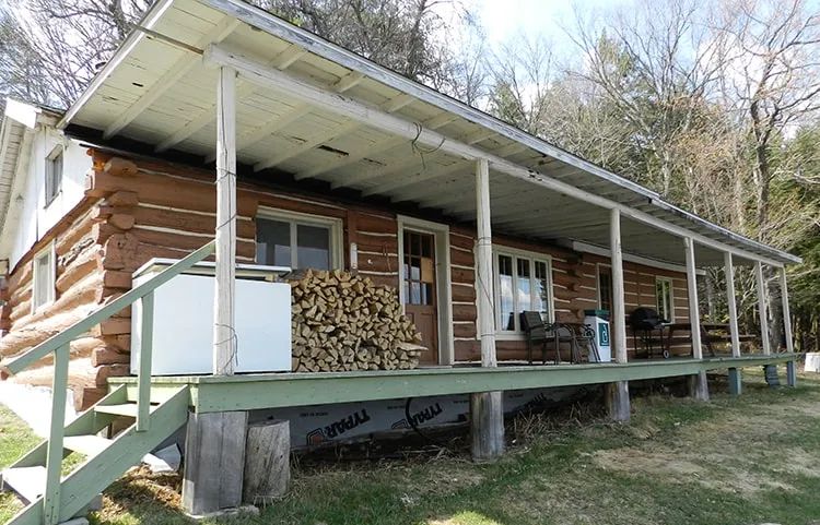 CHALET LE COUREUR DES BOIS — Pourvoirie la Réserve Boismenu – Pourvoirie la Réserve Boismenu