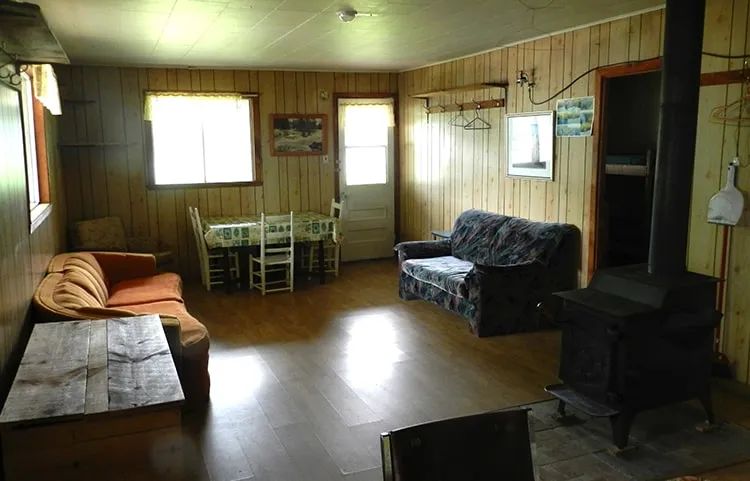 CHALET LE RIVERAIN — Pourvoirie la Réserve Boismenu – Pourvoirie la Réserve Boismenu