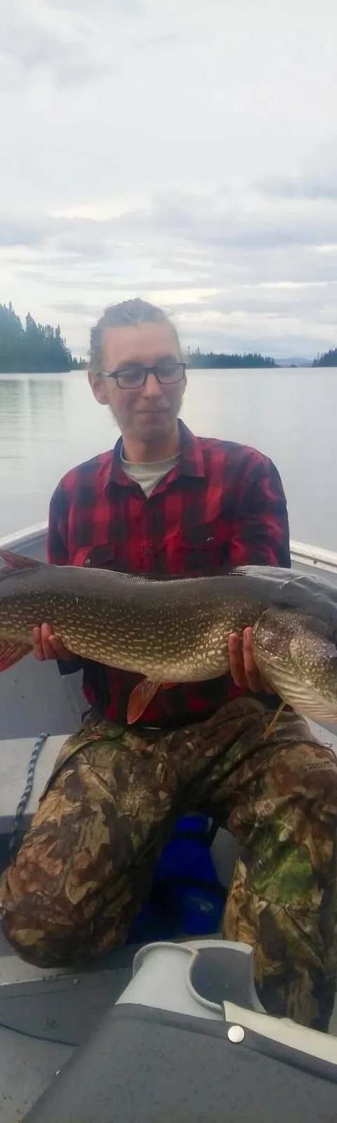 Fishing Northern pike at Pourvoirie Broadback, Eeyou Istchee Baie-James, Quebec — photo 2