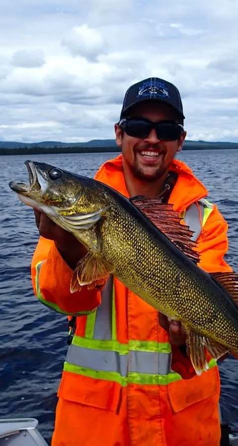 Fishing Walleye at Pourvoirie Broadback, Eeyou Istchee Baie-James, Quebec — photo 3