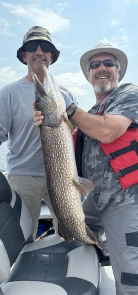 Fishing Northern pike at Pourvoirie Broadback, Eeyou Istchee Baie-James, Quebec — photo 3