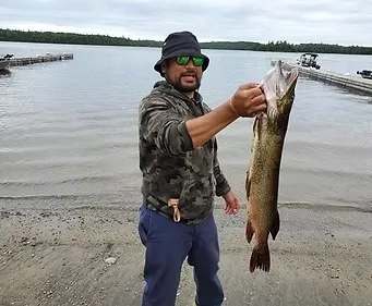 Fishing Walleye at Pourvoirie Cabonga, Outaouais, Quebec — photo 4