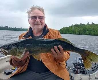 Fishing Walleye at Pourvoirie Cabonga, Outaouais, Quebec — photo 5