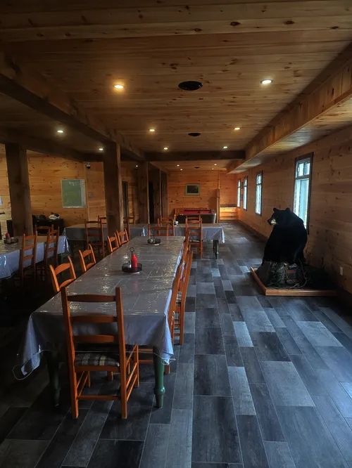 Pavillon Central — Pourvoirie Camp Cooper – Pourvoirie Camp Cooper