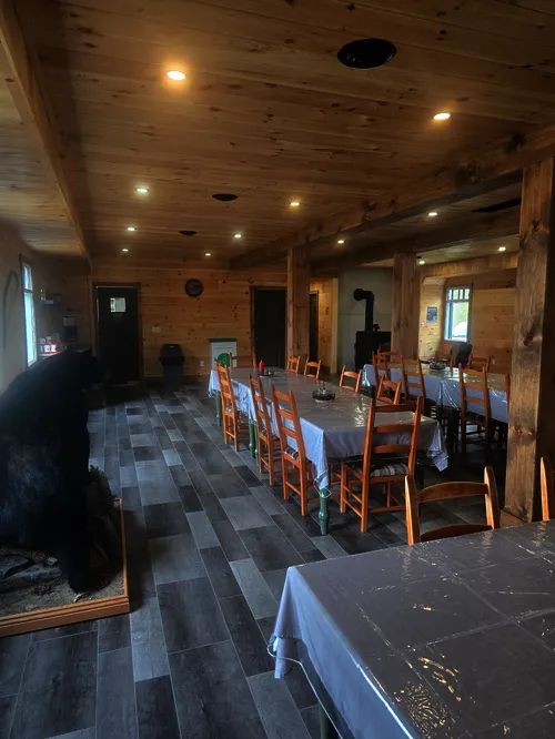 Pavillon Central — Pourvoirie Camp Cooper – Pourvoirie Camp Cooper