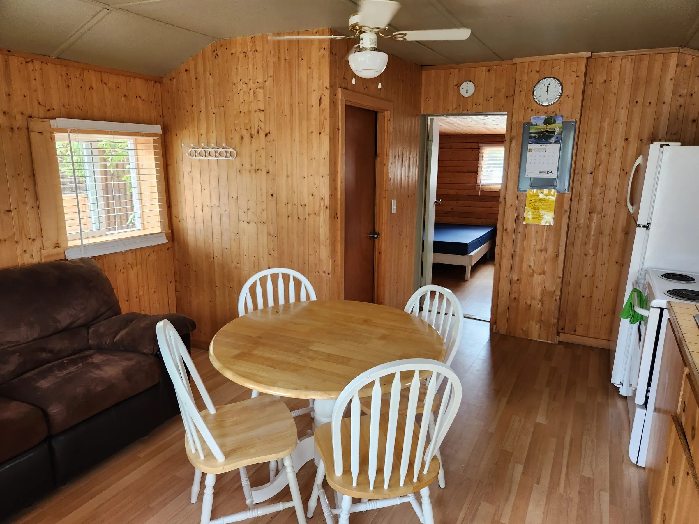 Standard cabin #4 — Pourvoirie Cécaurel – Pourvoirie Cécaurel