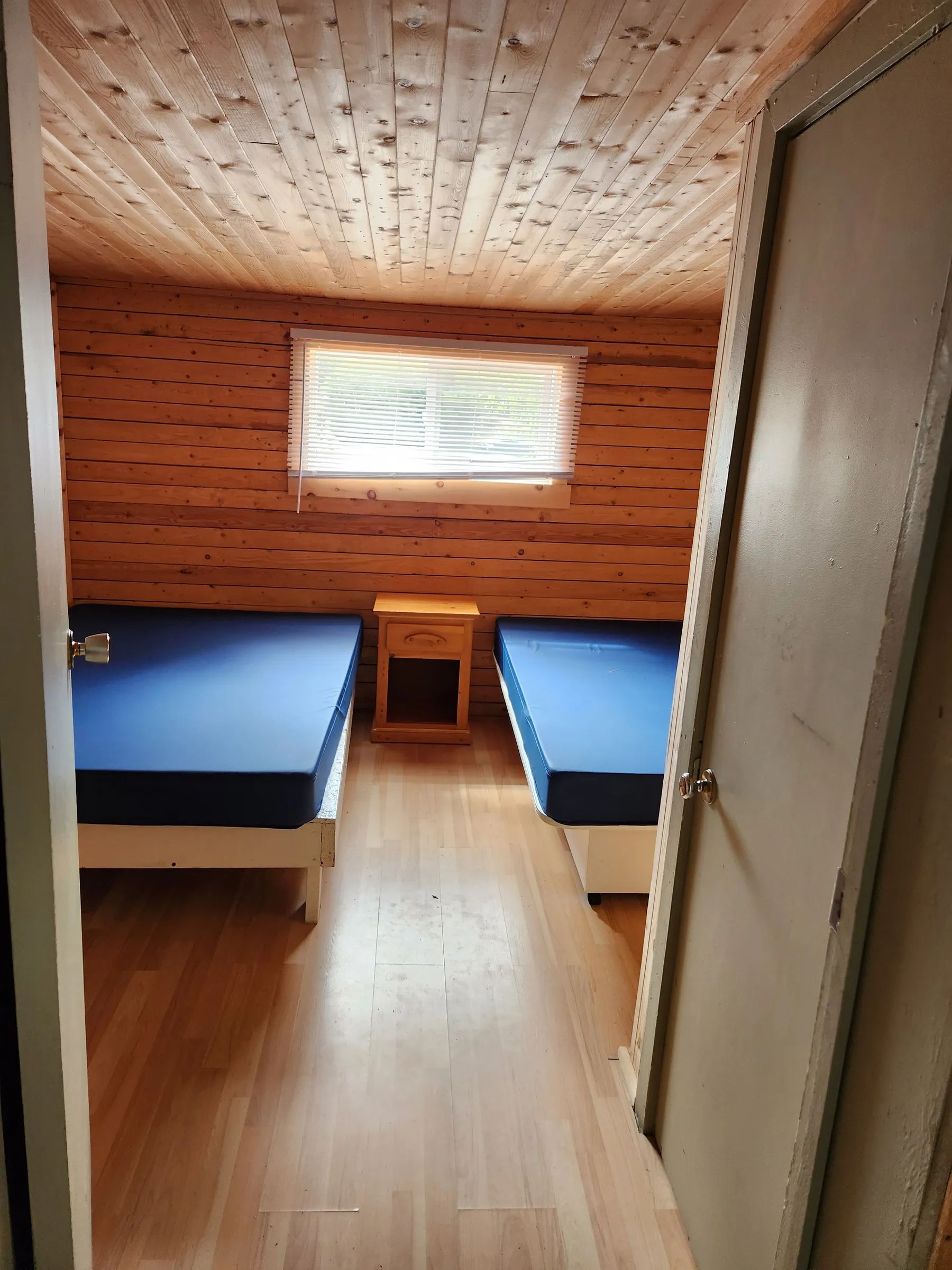 Standard cabin #4 — Pourvoirie Cécaurel – Pourvoirie Cécaurel