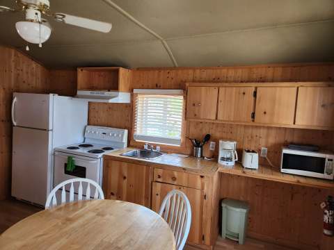 Standard cabin #4 – Pourvoirie Cécaurel