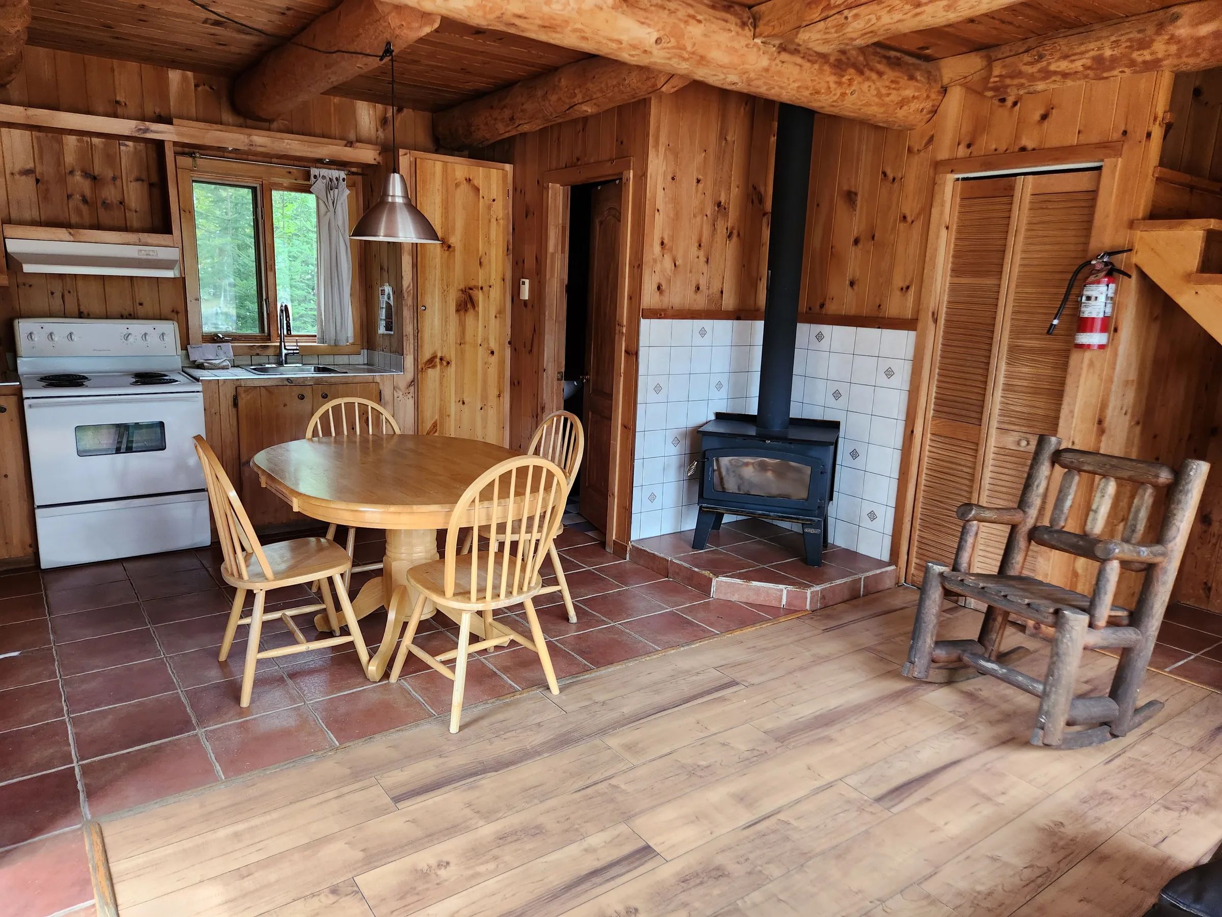 Log cabin #21 — Pourvoirie Cécaurel – Pourvoirie Cécaurel