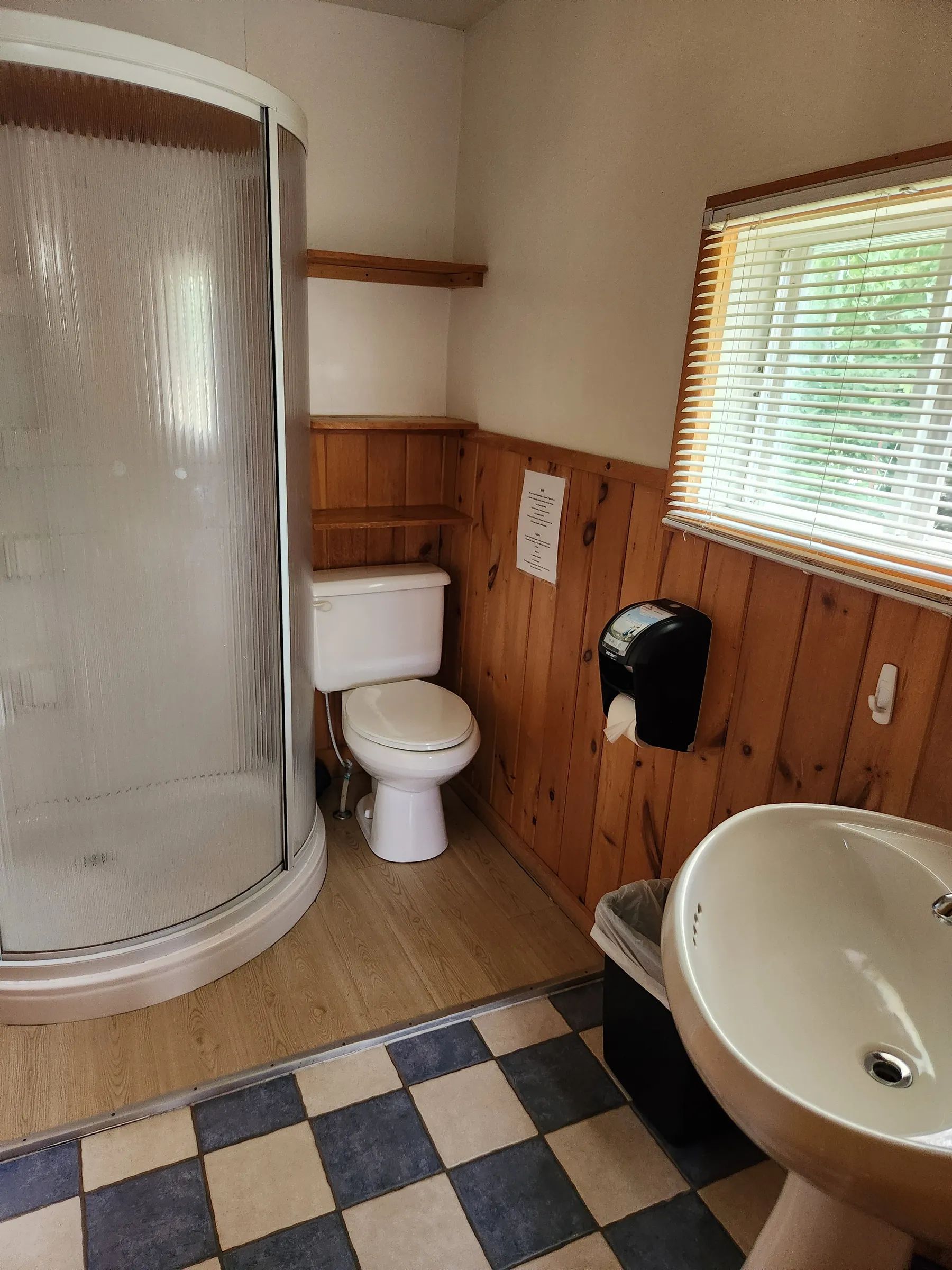 Log cabin #22 — Pourvoirie Cécaurel – Pourvoirie Cécaurel