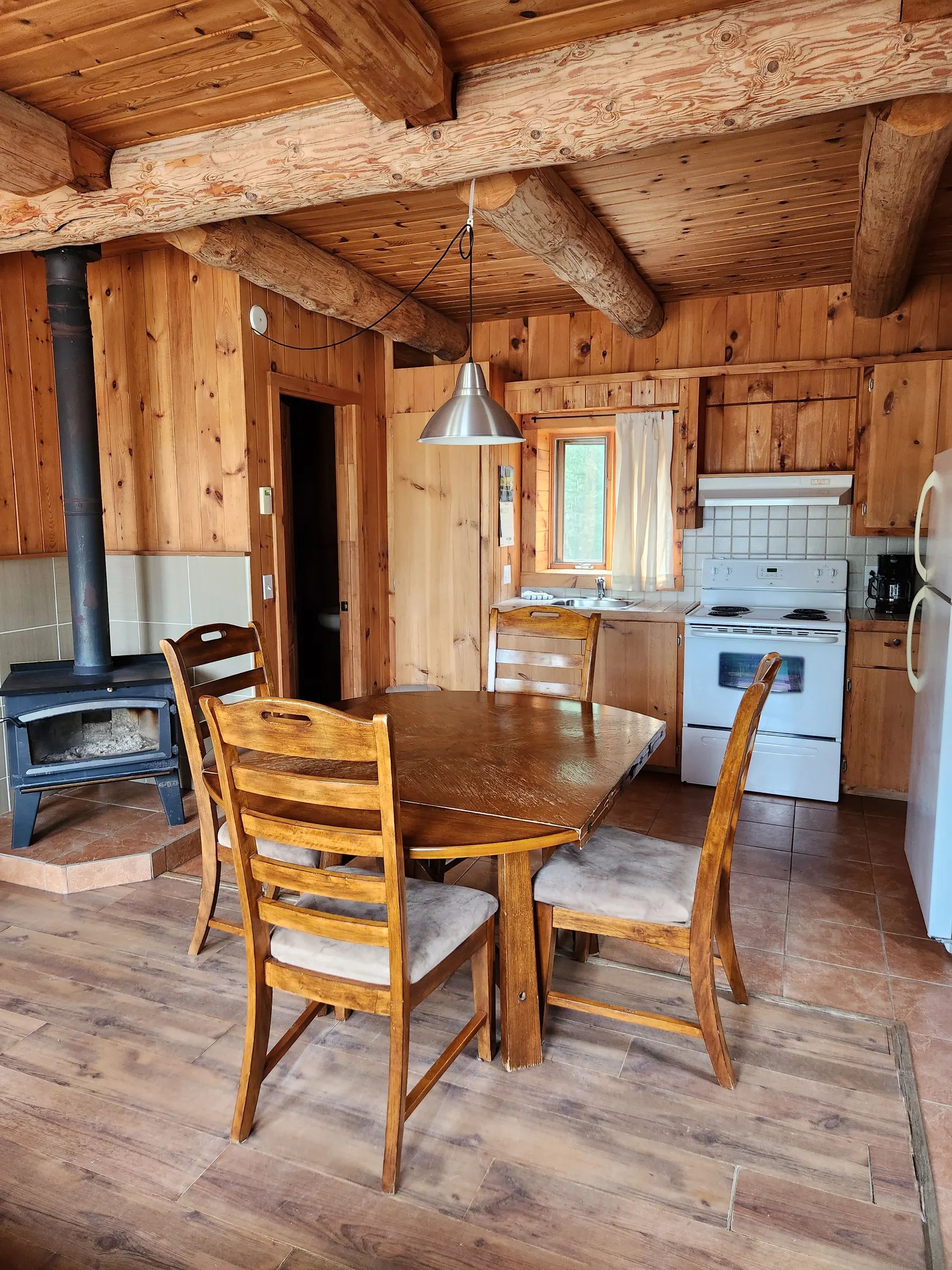 Log cabin #26 — Pourvoirie Cécaurel – Pourvoirie Cécaurel