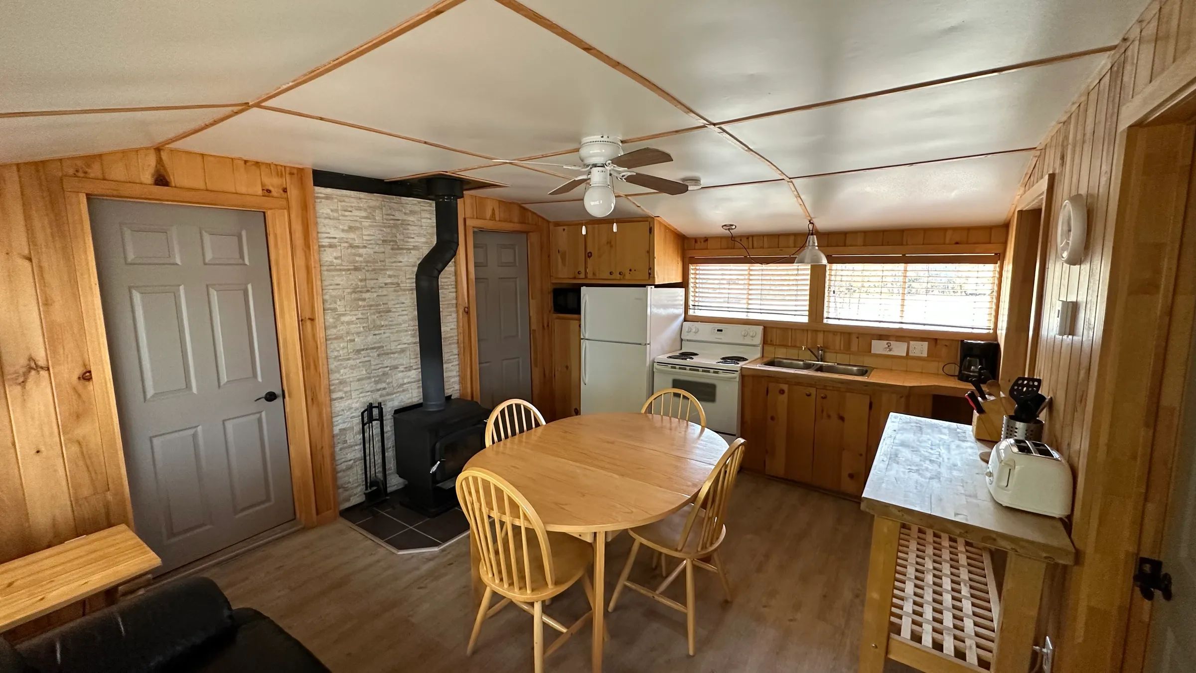 Log cabin #31 — Pourvoirie Cécaurel – Pourvoirie Cécaurel