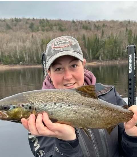 Pêche Ouananiche chez Pourvoirie Cécaurel, Laurentides, Québec — photo 2