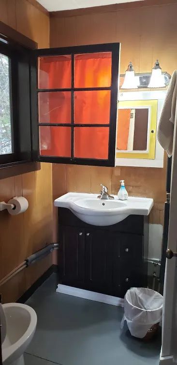 La Bear Den – Pourvoirie Chalets Diane