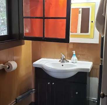 La Bear Den – Pourvoirie Chalets Diane