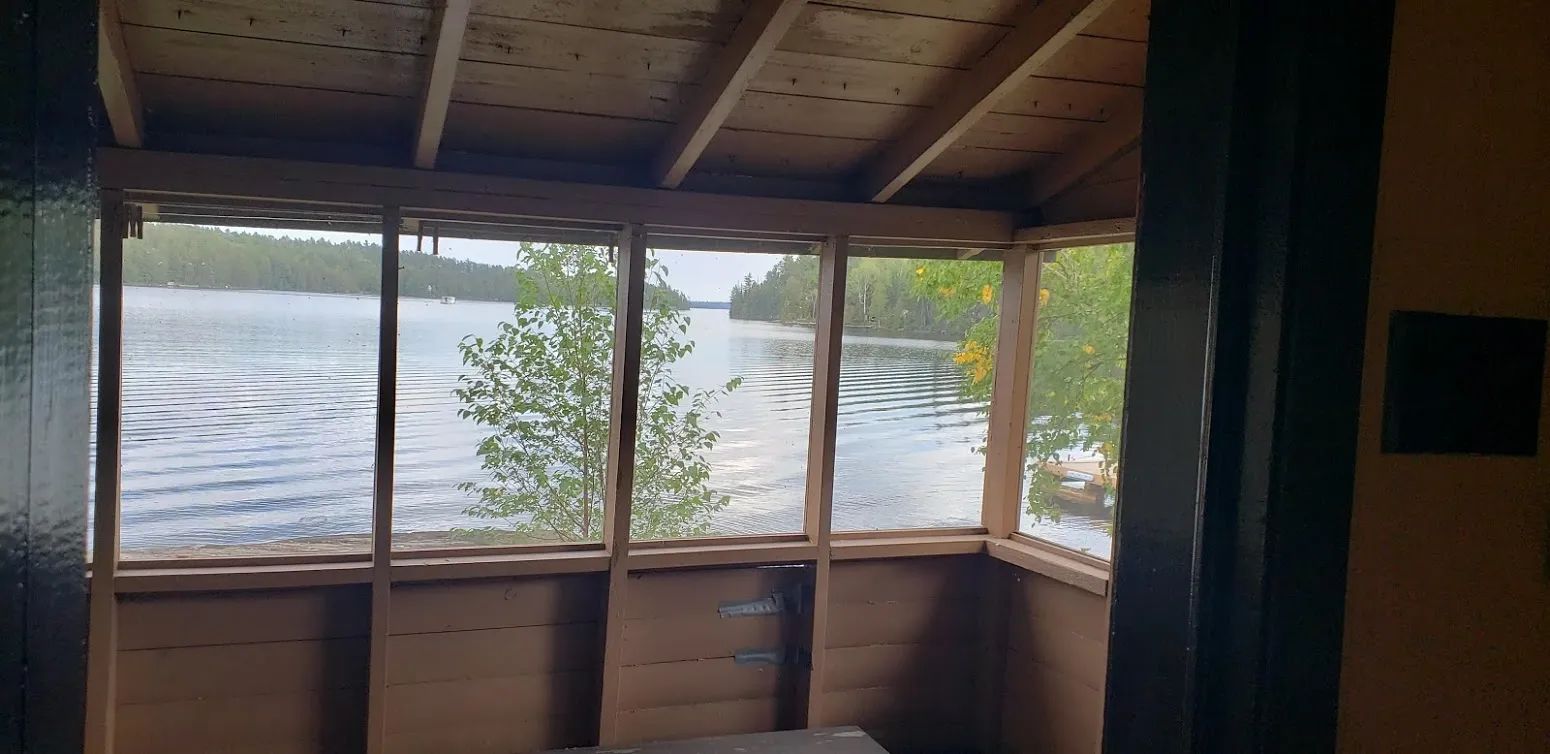 La Bear Den – Pourvoirie Chalets Diane