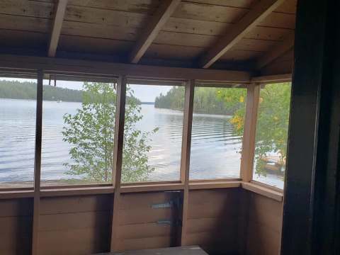 La Bear Den – Pourvoirie Chalets Diane