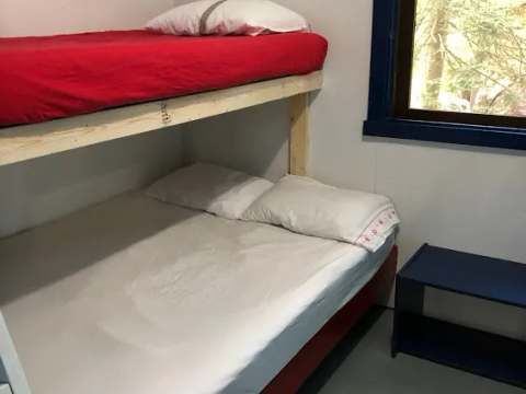 La Wolf Cave – Pourvoirie Chalets Diane