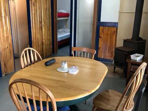 La Wolf Cave – Pourvoirie Chalets Diane