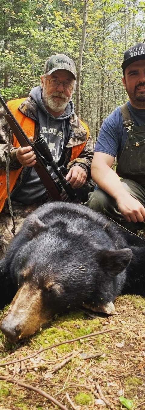 Chasse à l'ours noir chez Pourvoirie Chalets Diane, Abitibi-Témiscamingue, Québec