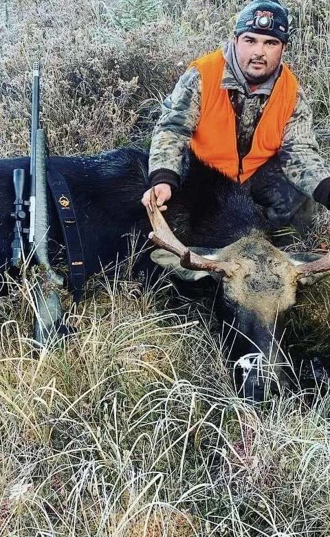 Belle prise de chasse à l'orignal chez Pourvoirie Chalets Diane, Abitibi-Témiscamingue, Québec