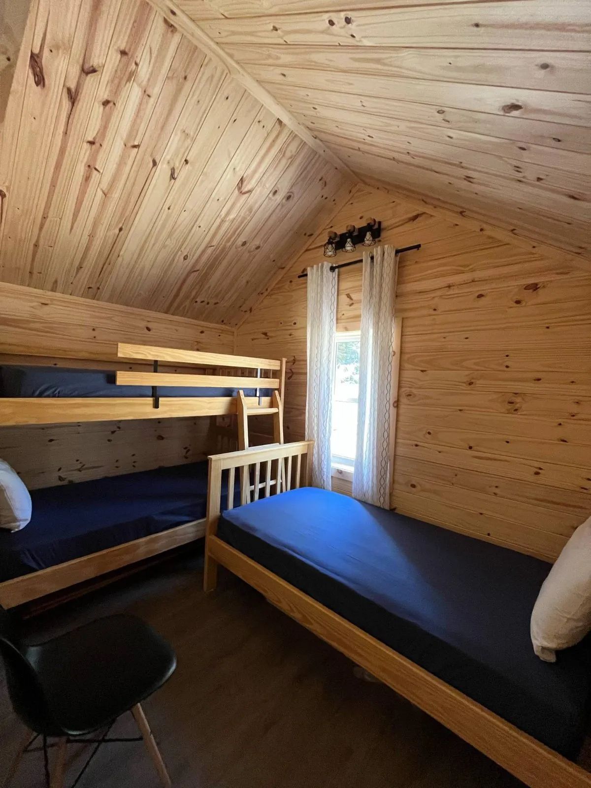 Andréa Cabin — Pourvoirie chez Pelchat – Pourvoirie chez Pelchat